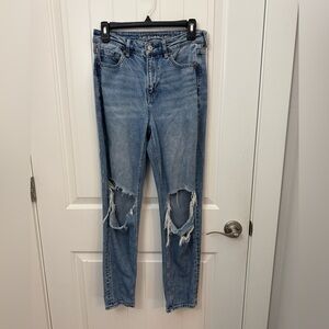 Women's Blue Jeans American eagle strigid mom jeans size 4 regular
